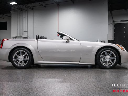Used 2004 Cadillac XLR RWD image 6