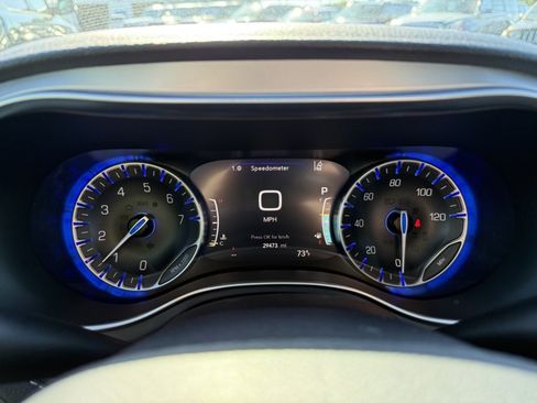 Used 2025 Chrysler Pacifica Limited FWD image 25
