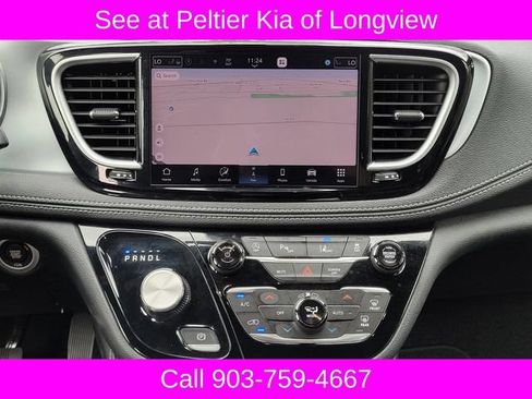 Used 2025 Chrysler Pacifica Limited FWD image 24