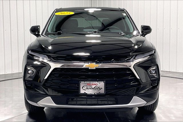 Used 2025 Chevrolet Blazer LT FWD image 2