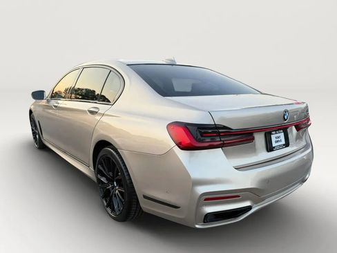 Used 2022 BMW 740i w/ Luxury Rear Seating Package RWD image 6