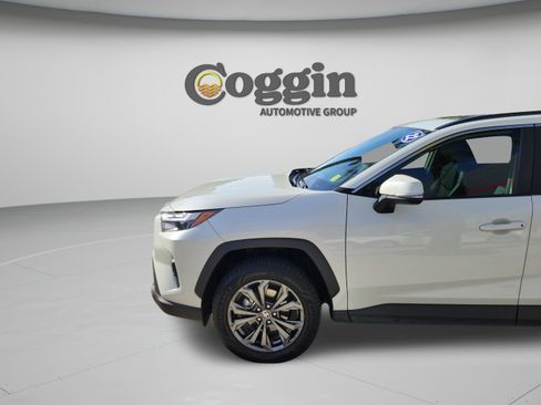 Used 2022 Toyota RAV4 XLE Premium AWD/4WD image 29