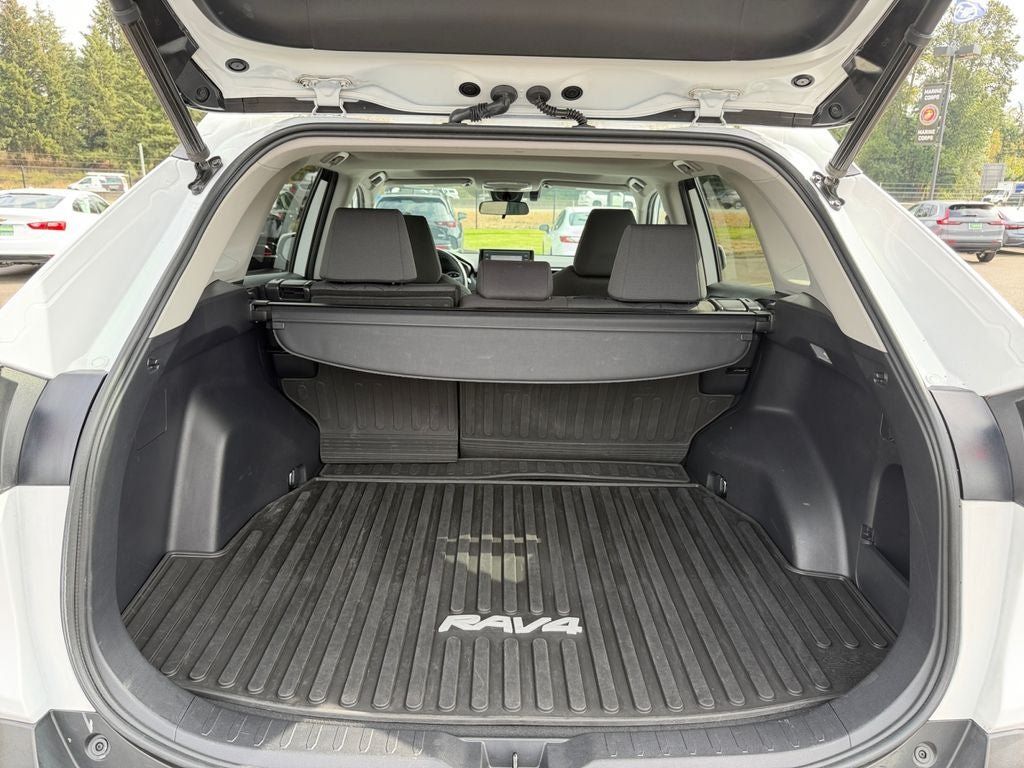 Used 2020 Toyota RAV4 XLE w/ Convenience Package AWD/4WD image 22