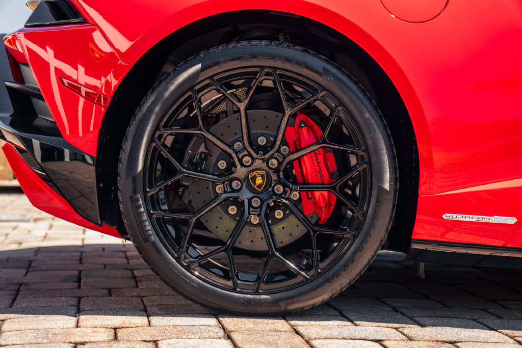 Used 2024 Lamborghini Huracan EVO AWD/4WD image 13
