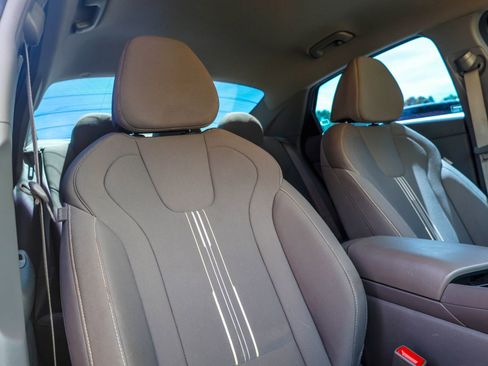 Used 2023 Hyundai Elantra SEL w/ Convenience Package image 12