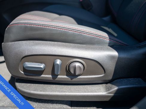 Used 2023 Chevrolet Equinox RS image 18