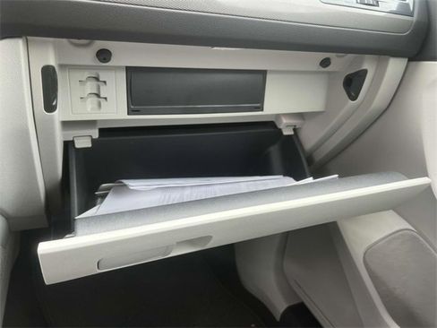 Used 2022 Volkswagen Tiguan SE image 25