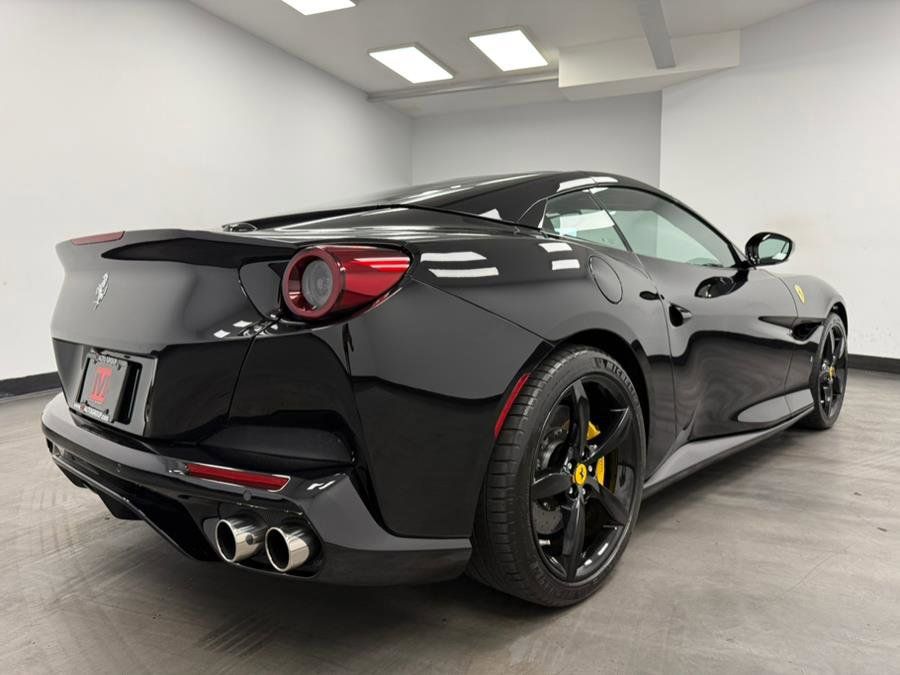 Used 2019 Ferrari Portofino RWD image 17