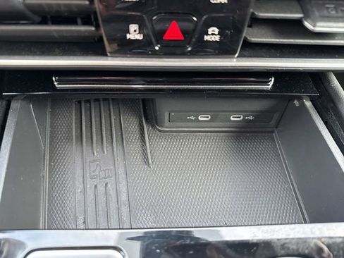 Used 2025 Volkswagen Atlas SE image 23