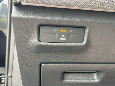 Certified 2025 Volkswagen Tiguan S FWD image 25