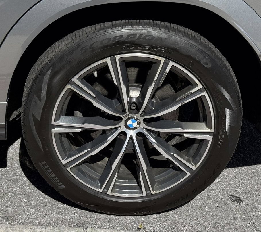 Used 2025 BMW X6 xDrive40i w/ Climate Comfort Package AWD/4WD image 12