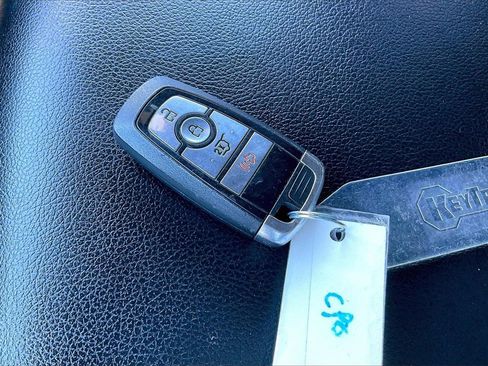 Used 2021 Ford Expedition XLT image 34