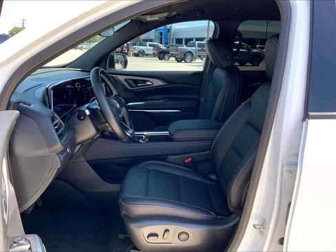 Used 2025 Chevrolet Traverse LT w/ LPO, Floor Liner Package FWD image 8