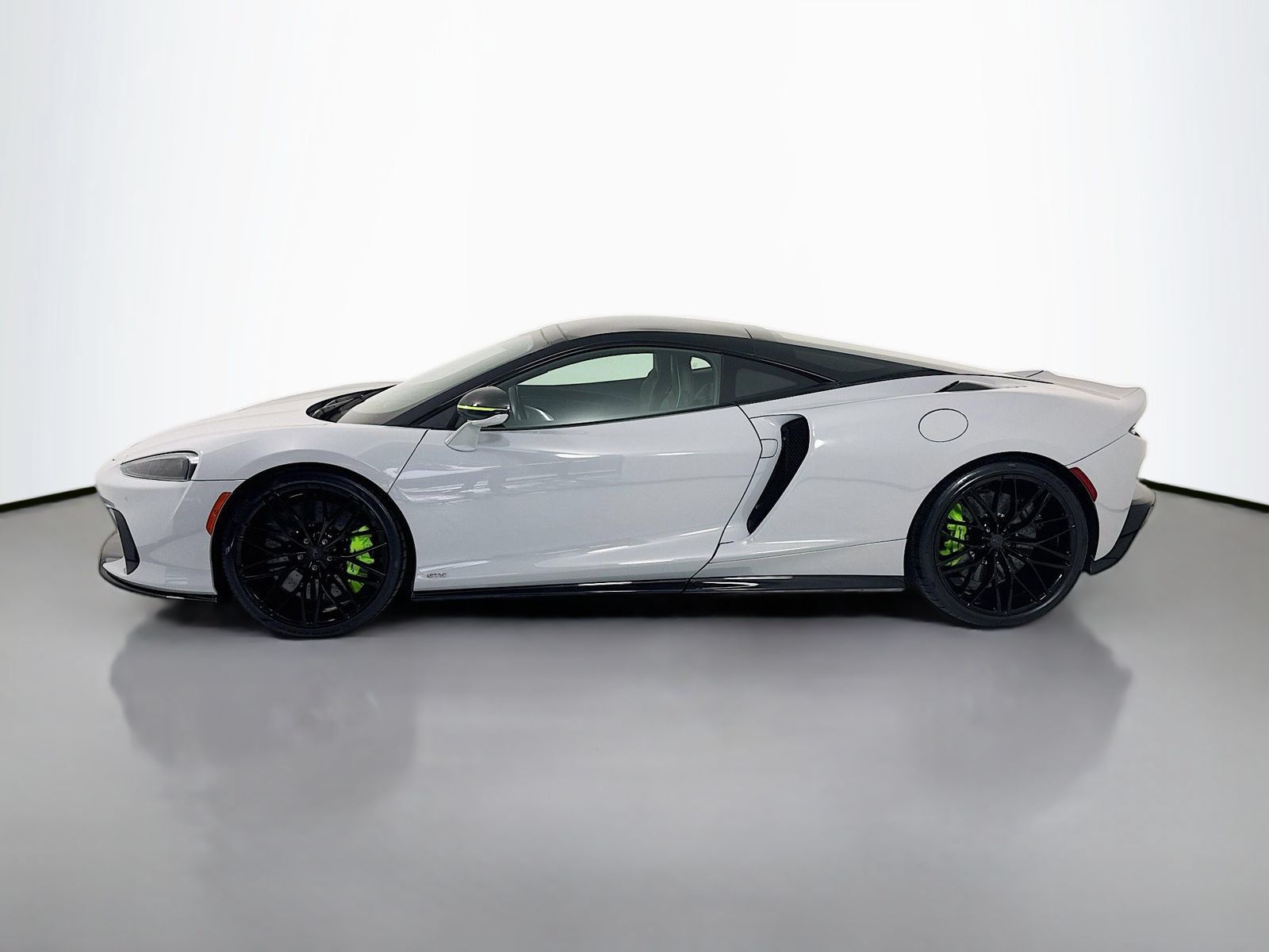 Used 2025 McLaren GTS RWD image 4