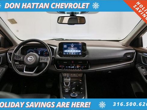 Used 2021 Nissan Rogue Platinum image 3