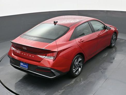 Certified 2025 Hyundai Elantra Sport image 35