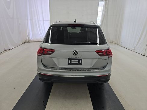Used 2022 Volkswagen Tiguan SE w/ Panoramic Sunroof Package AWD/4WD image 4