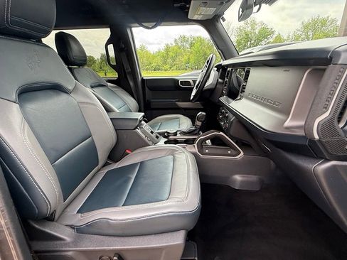 Certified 2022 Ford Bronco Outer Banks w/ Sasquatch Package AWD/4WD image 16