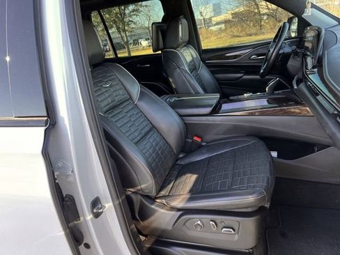 Used 2022 Cadillac Escalade Sport Platinum w/ LPO, ONYX Package image 25