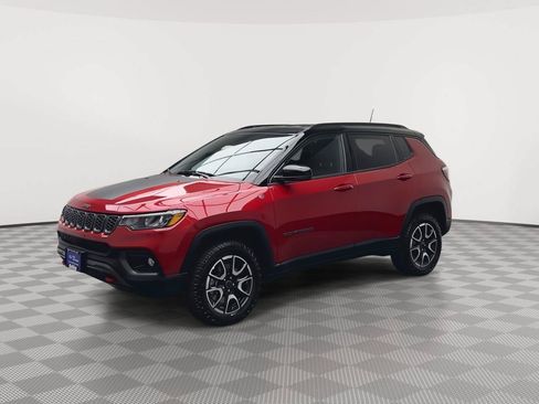 Used 2025 Jeep Compass Trailhawk AWD/4WD image 30