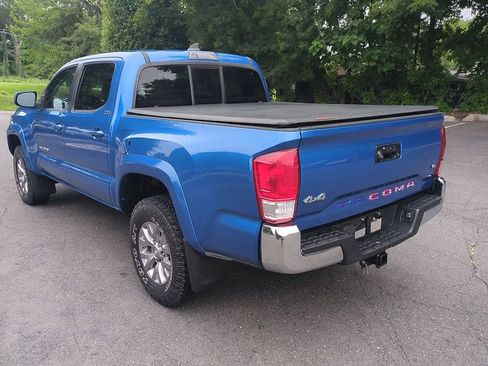 Used 2016 Toyota Tacoma SR5 w/ SR5 Appearance Package (SN) AWD/4WD image 4
