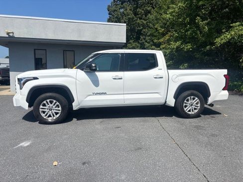 Used 2022 Toyota Tundra SR5 w/ SR5 Premium Package AWD/4WD image 3