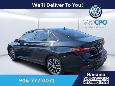 Certified 2025 Volkswagen Jetta SE FWD image 5