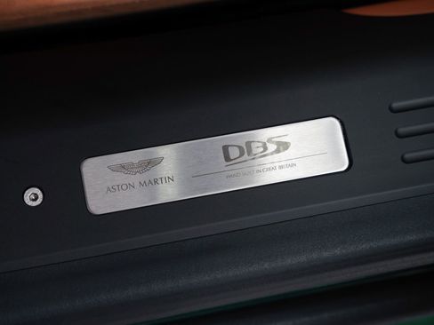 Used 2023 Aston Martin DBS Coupe image 37