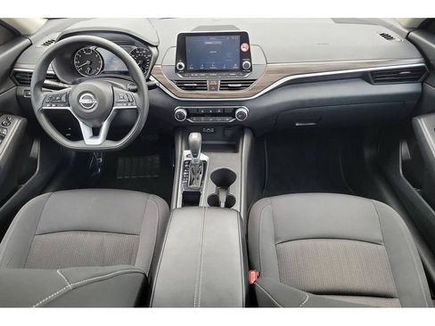 Used 2025 Nissan Altima 2.5 SV FWD image 10