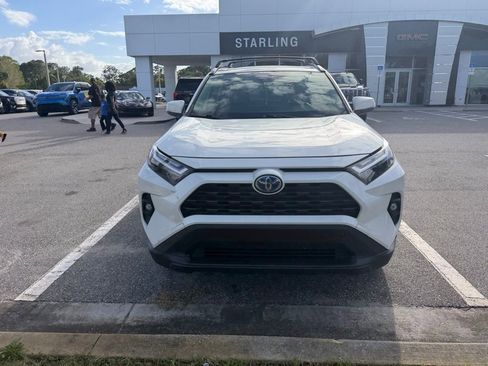 Used 2022 Toyota RAV4 XLE Premium image 4