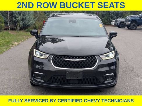 Used 2025 Chrysler Pacifica Select FWD image 12