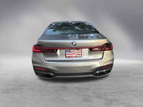 Used 2022 BMW 740i w/ M Sport Package RWD image 5