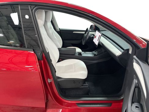 Certified 2023 Tesla Model Y AWD image 13