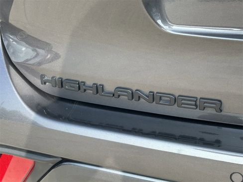 Used 2022 Toyota Highlander Limited image 13