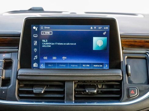 Used 2024 Chevrolet Suburban Premier image 15