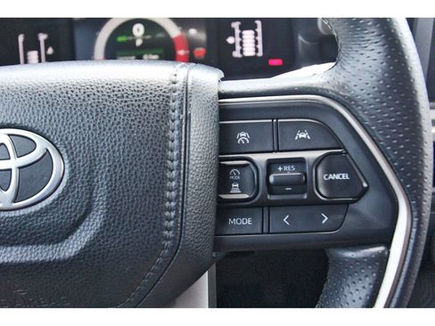 Used 2025 Toyota 4Runner SR5 AWD/4WD image 16