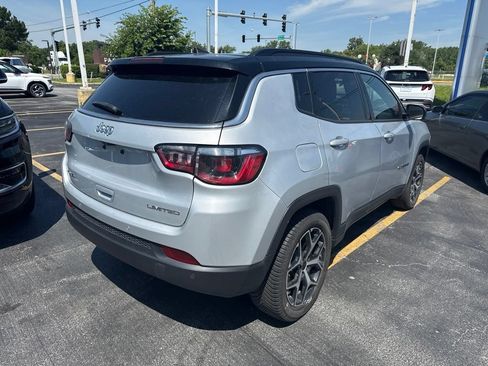 Used 2025 Jeep Compass Limited AWD/4WD image 4