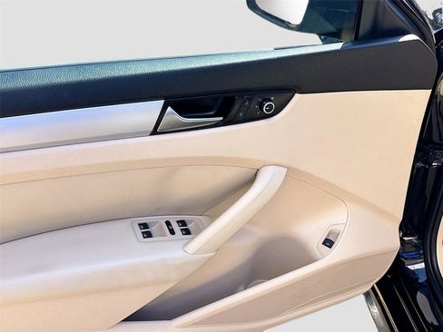 Used 2013 Volkswagen Passat 2.5 SE image 18