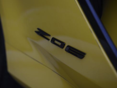 Used 2025 Chevrolet Corvette Z06 w/ Stealth Interior Trim Package RWD image 28