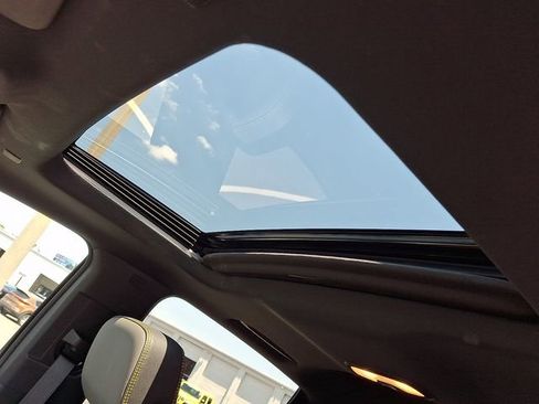 Used 2026 Chevrolet Colorado ZR2 w/ Technology Package AWD/4WD image 10