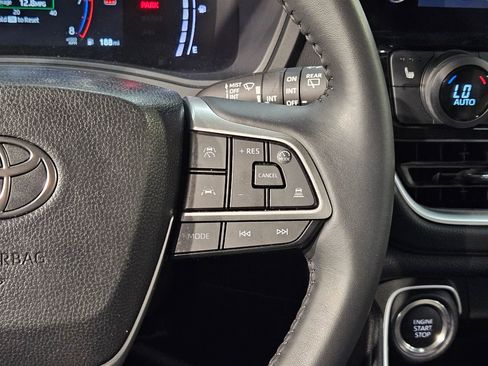 Used 2025 Toyota Grand Highlander AWD image 28