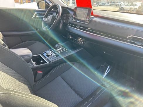 Used 2025 Mitsubishi Outlander ES image 10