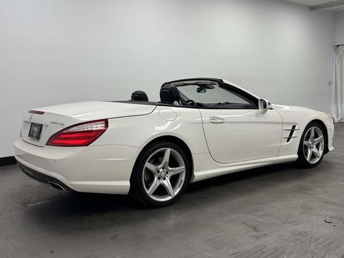 Used 2016 Mercedes-Benz SL 550 w/ Driver Assistance Package image 31