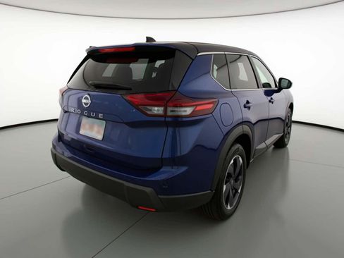Used 2025 Nissan Rogue SV image 7