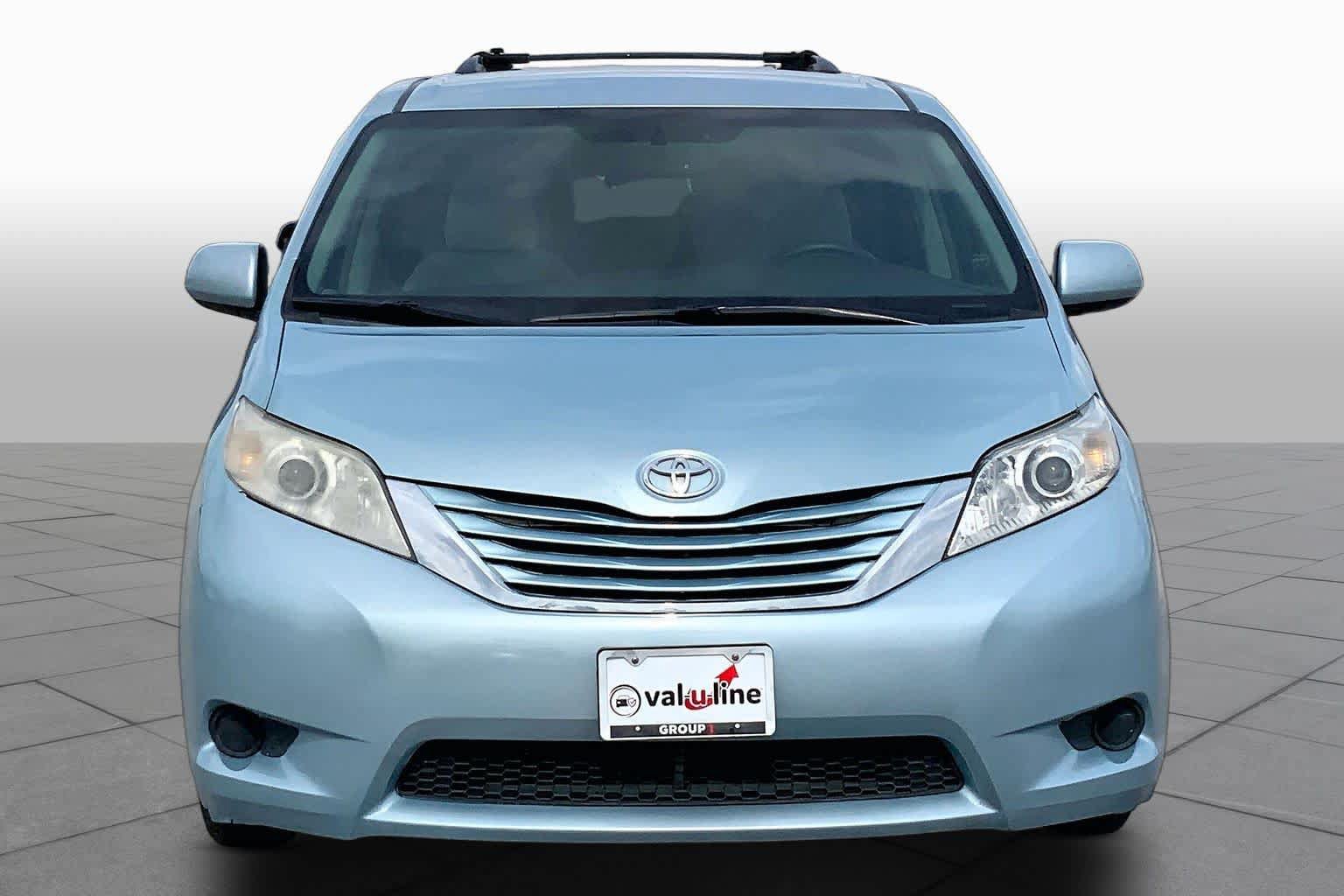 Used 2015 Toyota Sienna LE FWD image 3