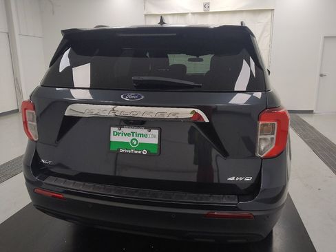 Used 2023 Ford Explorer XLT AWD/4WD image 7