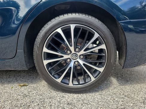 Used 2018 Toyota Camry L image 5