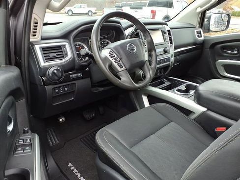 Used 2017 Nissan Titan SV image 16