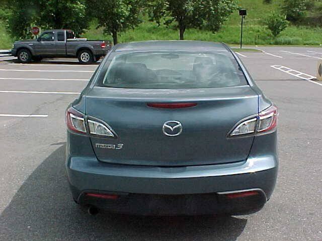 Used 2011 MAZDA MAZDA3 i Touring FWD image 6