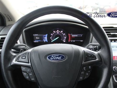 Used 2018 Ford Fusion SE w/ Fusion SE Technology Package image 10